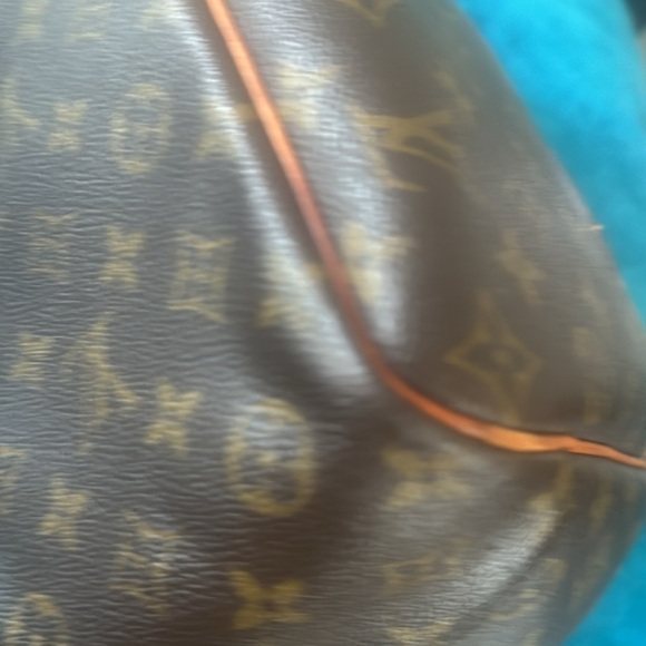 Louis Vuitton and LV wallet included.  There is 2 small marks on the inside - Picture 5 of 16